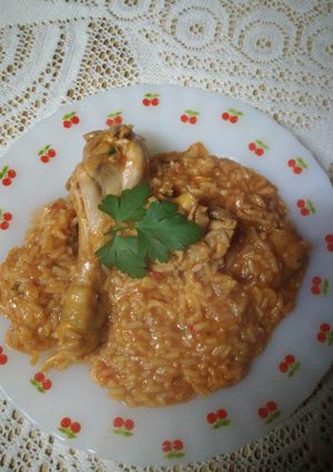 Una foto de Hoy día de lluvia frío ideal, para un rico guiso de 🍚 con pollo