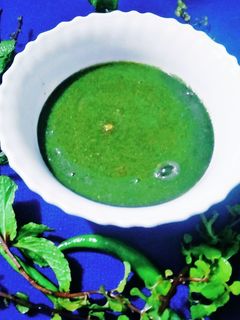 पुदीना की मीठी चटनी (Pudina ki meethi chutney recipe in hindi) रेसिपी मुख्य फोटो