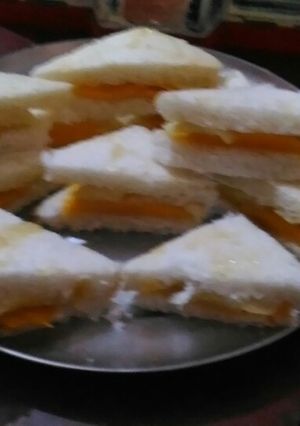 A picture of Fruit sandwich.