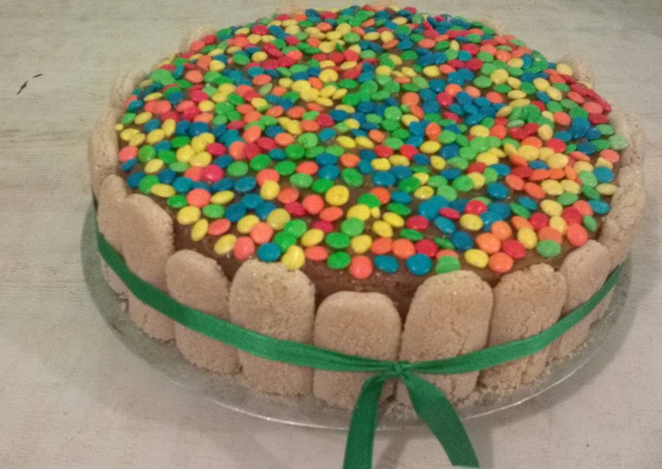 Torta rellena de duraznos con dulce de leche