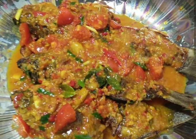 Resep Ikan mas bumbu kuning pedas Anti Gagal