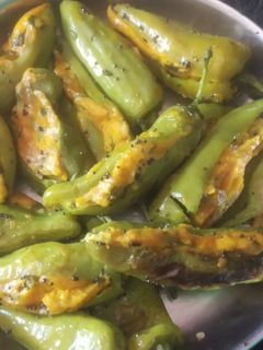 ભરેલા મરચા નો સંભારો (Bharela Marcha Sambharo Recipe In Gujarati) રેસીપી મુખ્ય ફોટો