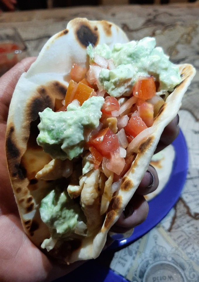 Una foto de Tacos súper exprés con tapas de empanadas árabes 🙃