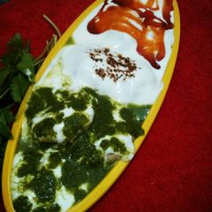 A picture of Tri-colour Dahi vada.
