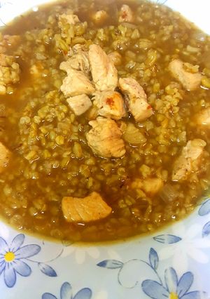 صورة لوصفة شوربة الفريك بقطع صدور الدجاج