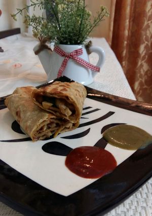 A picture of Spicy Chicken Rolls.