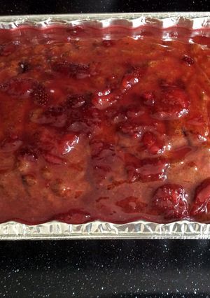 A picture of TeddiRuxx Strawberry Cake.