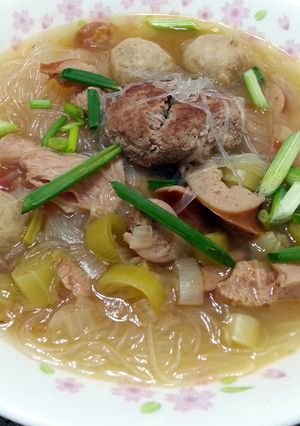 A picture of Cellophane Noodle In Pork Soup.