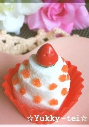 A picture of 3-Layer Heart Shaped cake.