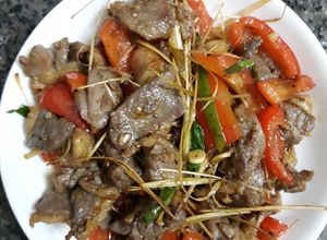 Hình của món Gan xào xả ớt.