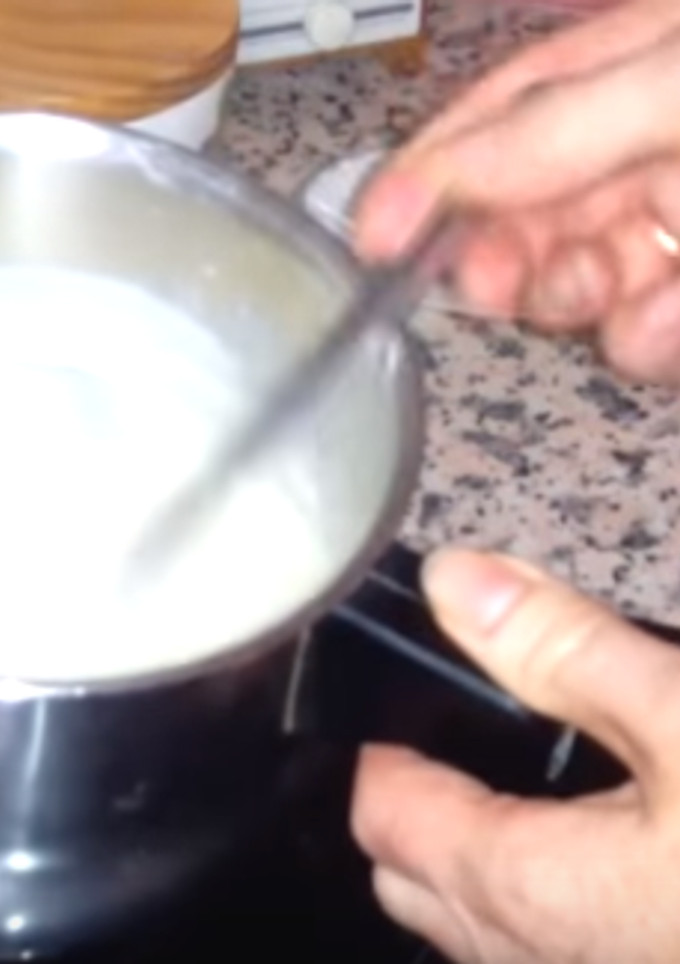 Una foto de Salsa bechamel fácil y sin grumos