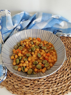 Una foto de Habas con garbanzos