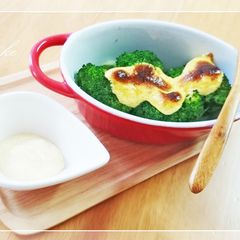 Easy Bento Dish Broccoli with Curry and Mayonnaise A picture of Easy Bento Dish Broccoli with Curry and Mayonnaise.