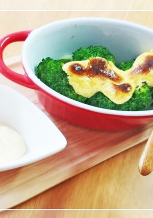 A picture of Easy Bento Dish Broccoli with Curry and Mayonnaise.