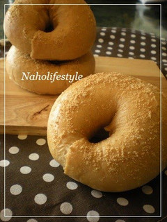 A picture of Kinako Roasted Soy Flour Bagels.