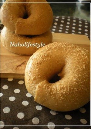 A picture of Kinako Roasted Soy Flour Bagels.