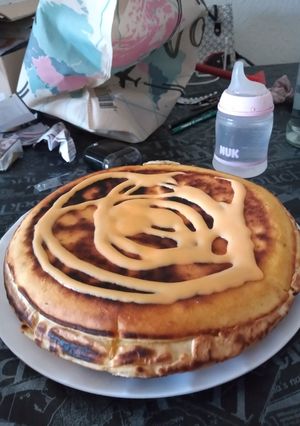 Una foto de Hot cacke gigante de queso y verdeo