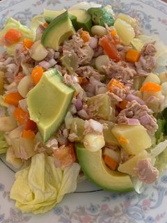 Una foto de Ensalada de atún- merienda completa si buscas perder peso