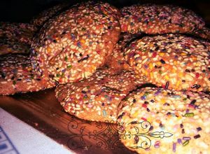 Una foto de Cookies Mounstruo: chocolate y chispas. Rápidas y fáciles🍫🍪❤👌