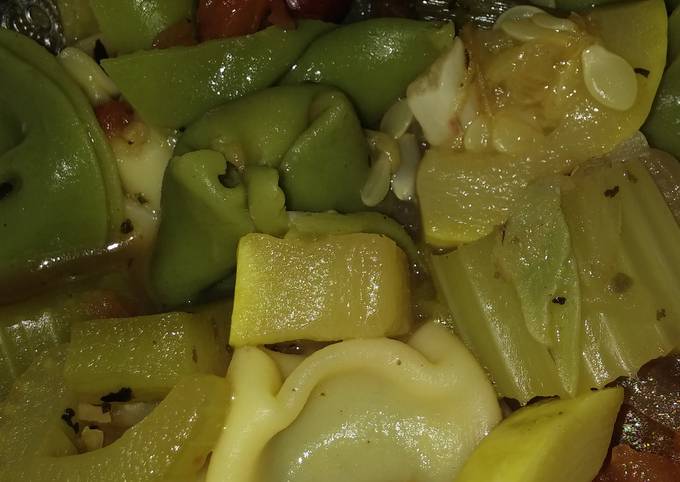 Recipe of Any-night-of-the-week Veggie &amp; tortellini soup