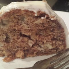 A picture of Tommy's apple cake.