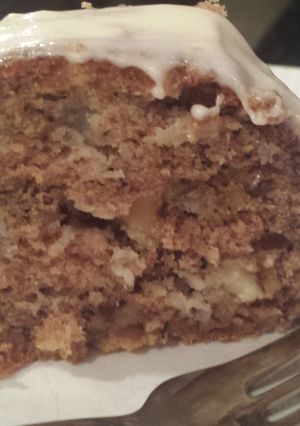 A picture of Tommy's apple cake.