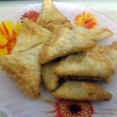 sambosa meat content A picture of sambosa meat content.