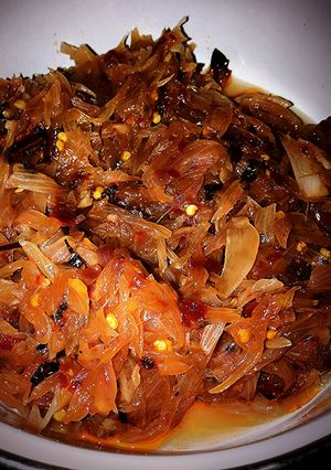 A picture of Seeni Sambola ( Spicy caramelized onion).