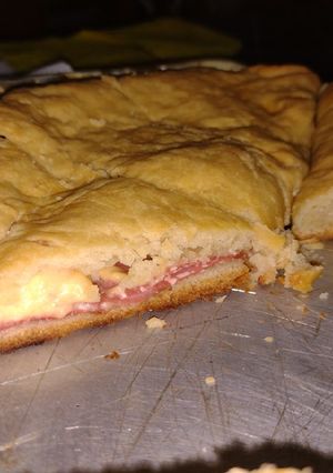 Una foto de Tarta de salame milan y queso cremoso