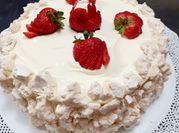 Una foto de torta de frutilla