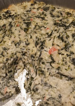A picture of Hot spinach crab dip.