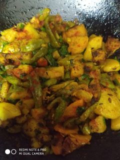 परवल आलू की सब्जी (Parwal aloo ki sabzi recipe in hindi) रेसिपी मुख्य फोटो