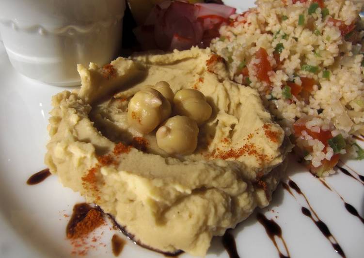 Simple Way to Prepare Appetizing Moroccan Style Hummus