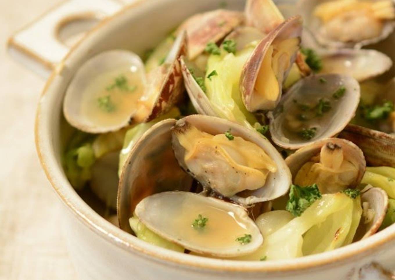 Sake-steamed Clams and Cabbage