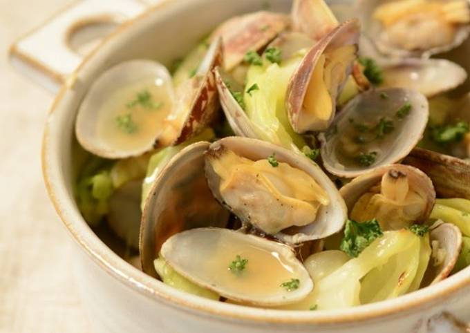 Sake-steamed Clams and Cabbage