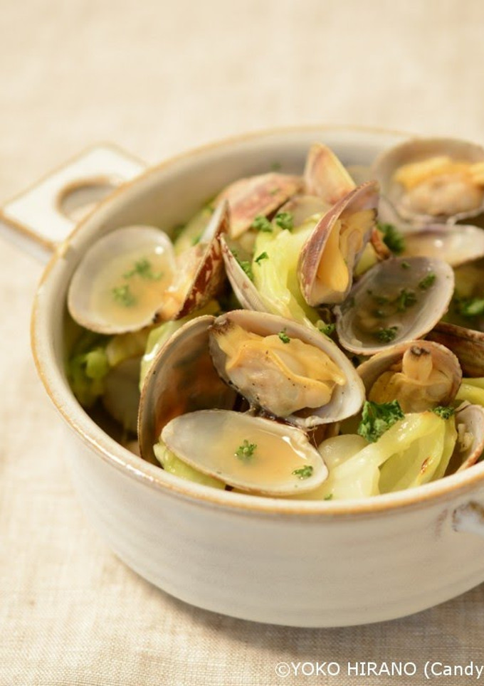 A picture of Sake-steamed Clams and Cabbage.