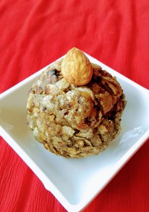 रोटी के लड्डू (Roti ke ladoo recipe in hindi) रेसिपी मुख्य फोटो