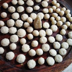 A picture of Coconut & Milk Sweet Ball.
