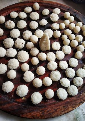 A picture of Coconut & Milk Sweet Ball.