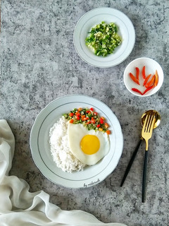Foto resep Nasi Telur Ceplok Dengan Scallion Oil