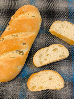 عکسی از دستور نان زیتون مدیترانه ای 🫒🕊️🥖 (Mediterranean Olive Bread) (وگان)