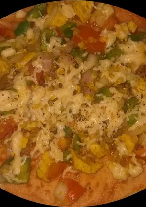 তাওয়া বেকড পিজ্জা (tawa baked pizza recipe in Bengali) রেসিপির প্রধান ছবি