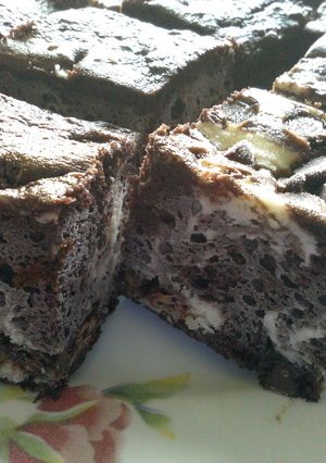 A picture of Creme cheese brownies.