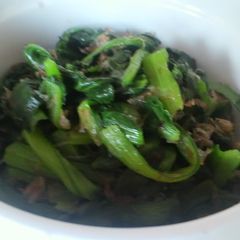 A picture of An Appetizing Side Dish Parboiled Spinach with Sesame Oil.
