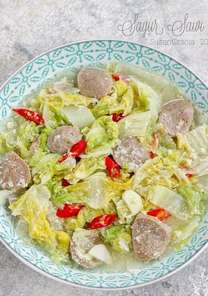 A picture of Napa Cabbage with Meatballs and Eggs.