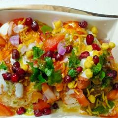 A picture of Idli Chaat.
