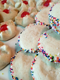 A picture of nice and soft lemon cookies.