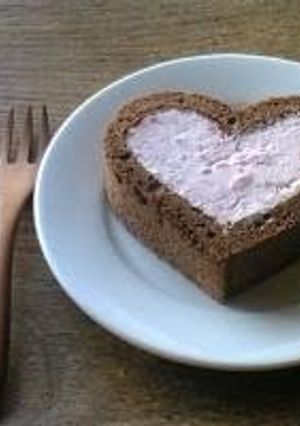 A picture of Pretty Heart-Shaped Roll Cake.