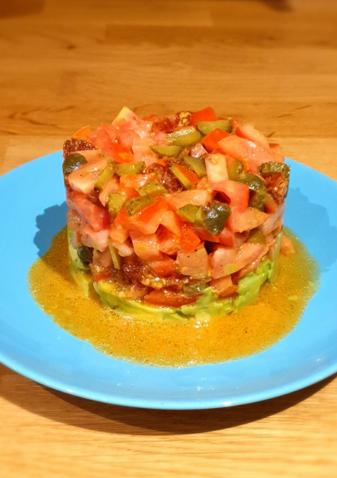Una foto de Tartar de tomates