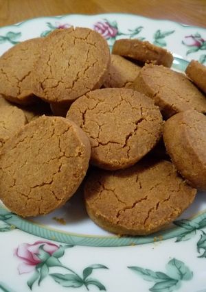 A picture of Crispy Kinako and Salt Cookies.